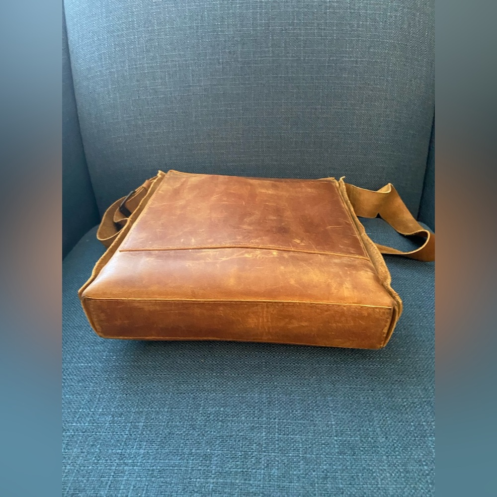 YAYAS Leather Messenger Bag- Vintage Crossbody Laptop IPad Handmade Bag - Picture 5 of 16